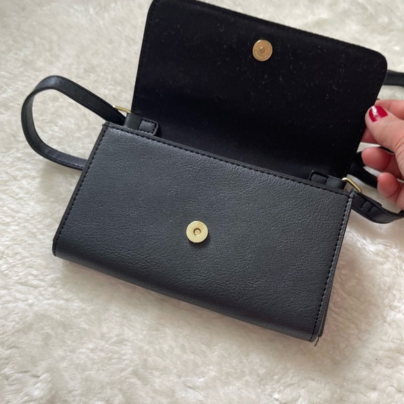 Franco Sarto Elegant Black Crossbody Bag - Picture 6 of 10